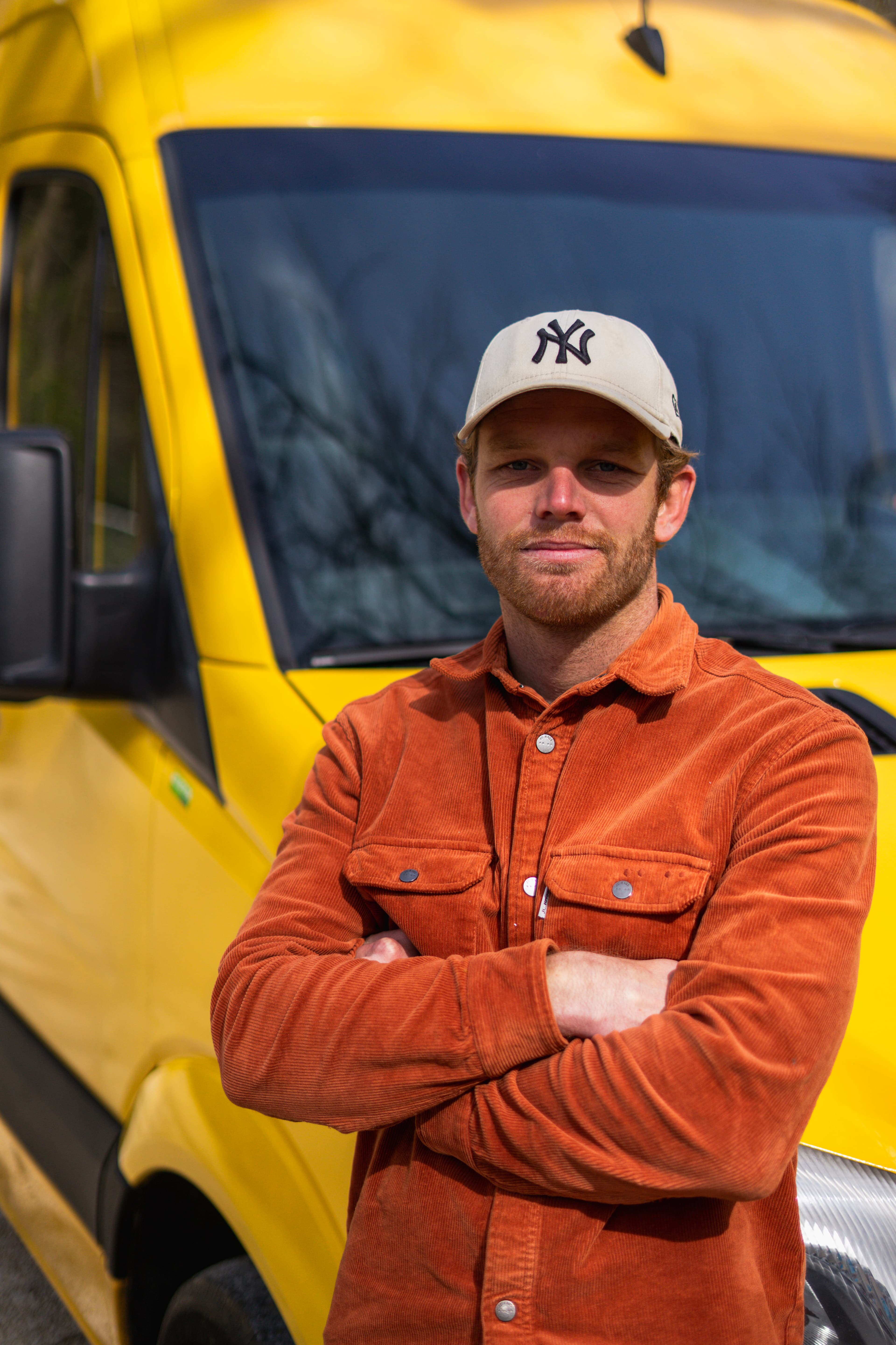 Koen bij een Campfire Van